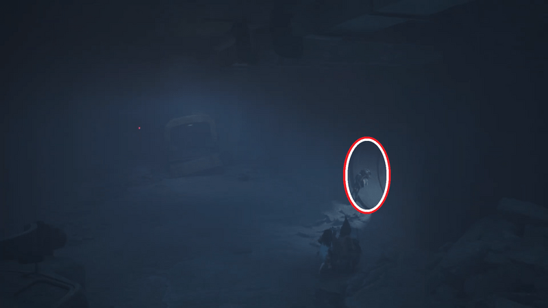 手前側に移動し右の穴に入る