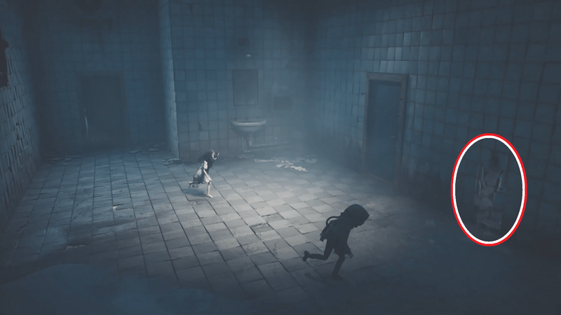 横の亀裂からトイレへ