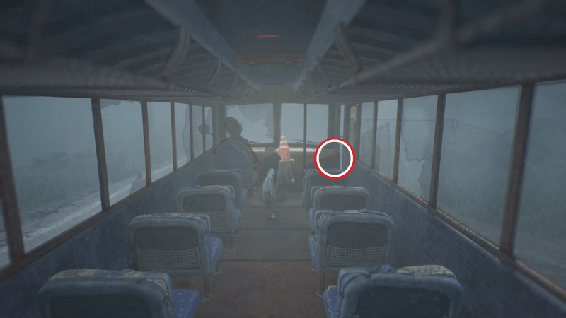 次の目的地に到着後、乗降口からバスを降りる