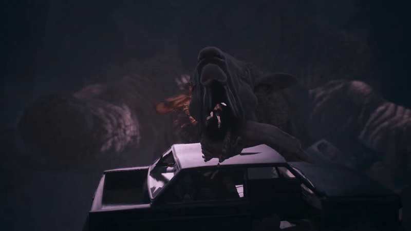 黒っぽい色の車の上へ飛び移る