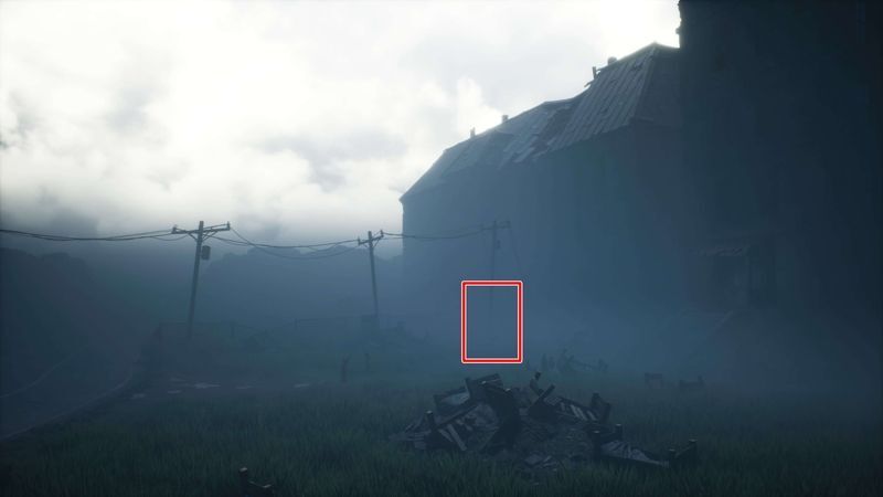 一番建物に近い電信柱に向かう