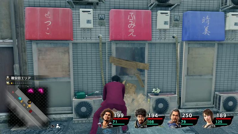 解体屋で「開拓クラッシュ」をやっているとこ